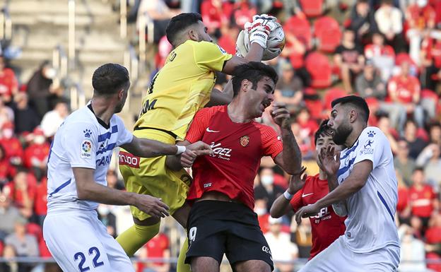 El Alavés tampoco rebaña las migajas