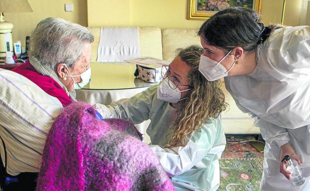 Un muerto y 51 positivos por coronavirus en las residencias de Álava