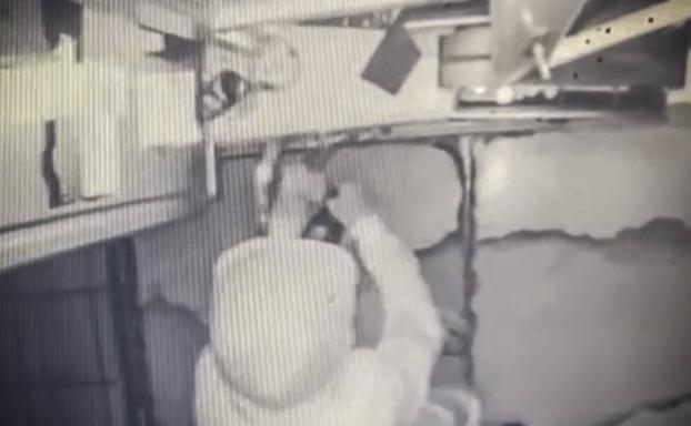 «Ya no dejamos nada de valor», dice el dueño de un restaurante de Vitoria tras sufrir el tercer robo en 15 días