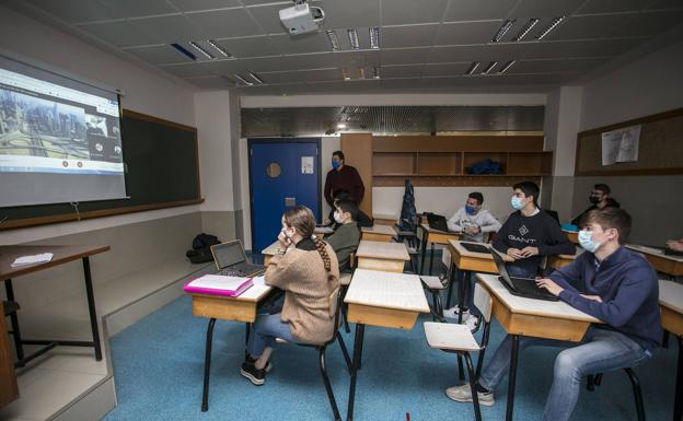 Educación recomienda a los alumnos vascos ir sin mascarilla a clase desde el lunes