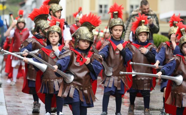 Los niños reviven la Pasión de Balmaseda