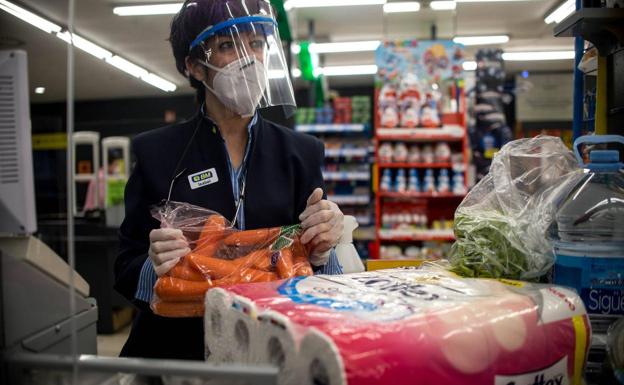 La decisión que han tomado los supermercados en Euskadi sobre el uso de mascarillas