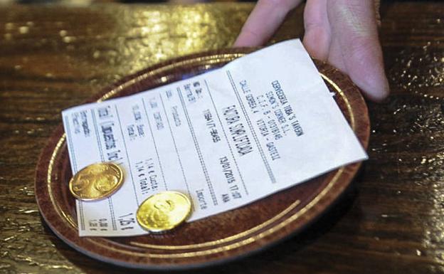 Comerciantes denuncian que el TicketBai está «precipitando» el cierre de negocios emblemáticos