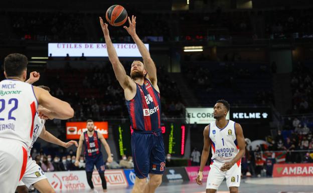 El Baskonia, entre el estreno de Wetzell y la duda de Costello