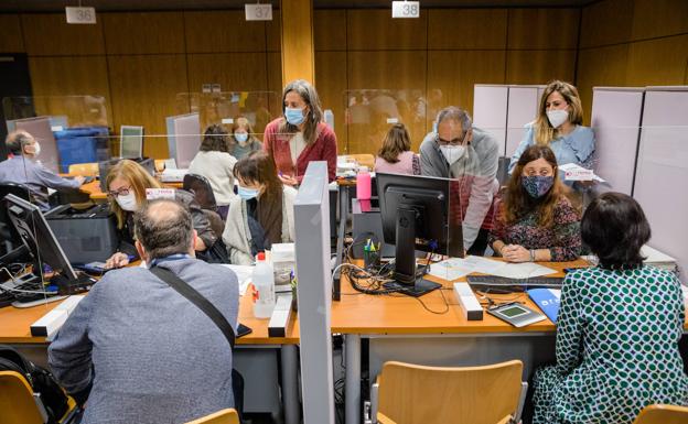 Uno de cada cinco alaveses aún necesita la atención presencial para presentar la declaración de la Renta