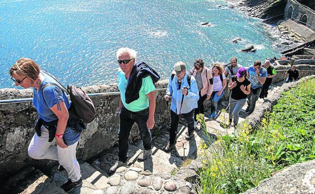 Los primeros de Gaztelugatxe