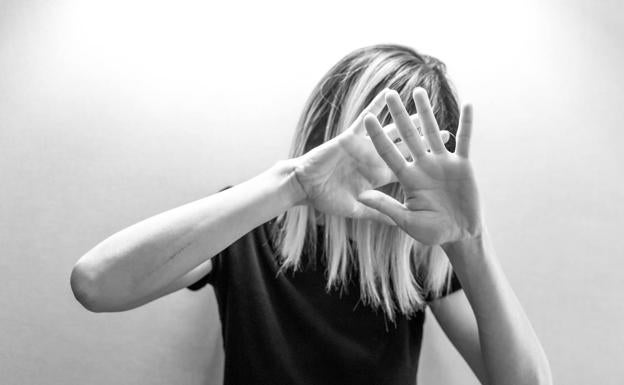 Piden 6 años para un abuelo por abusar de su nieta cuando la cuidaba en Otxarkoaga