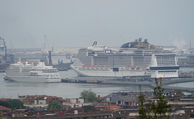 Atracan dos cruceros en Getxo con cerca de 1.800 pasajeros