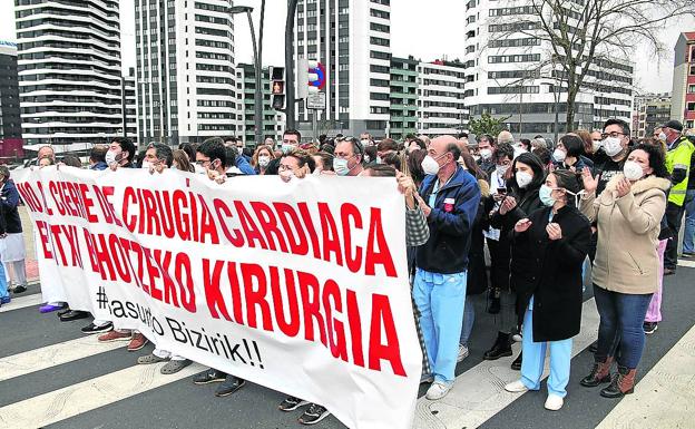 Los cirujanos cardiacos de Basurto rechazan su traslado a Cruces