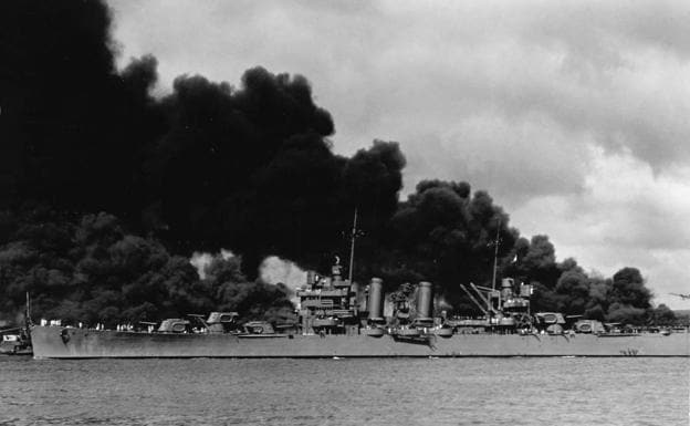 El barco, durante el ataque japonés a Pearl Harbor, el 7 de diciembre de 1941.