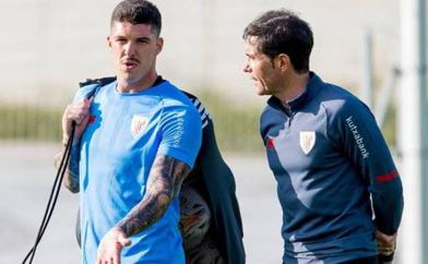 Marcelino sobre Capa: «Hay jugadores que entrenan mejor y que me ofrecen más garantías»