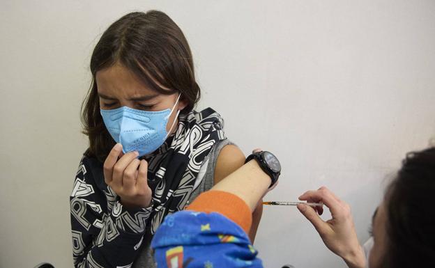 Enfermedades que 'resucitan': los pediatras urgen a mejorar la vacunación de menores y embarazadas