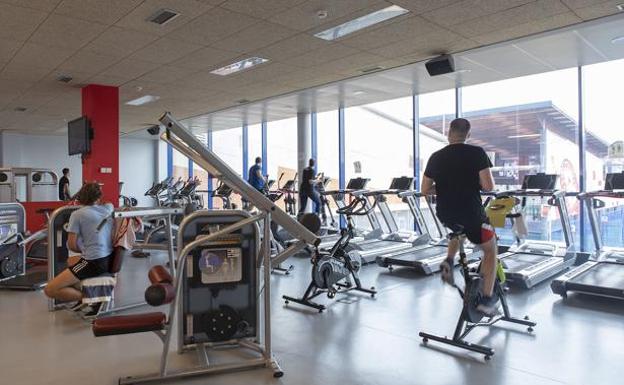 Nuevas pulseras para acceder a los polideportivos de Bilbao Kirolak