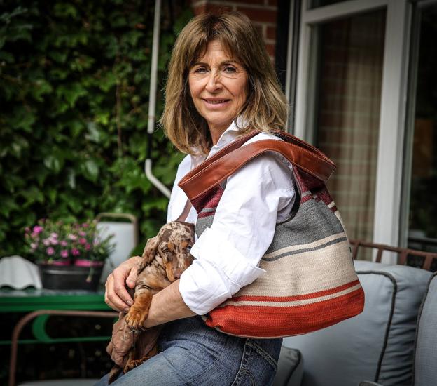 ¿Reinventarse a los 60? Liliana conquista desde Getxo a madres e hijas con sus bolsos