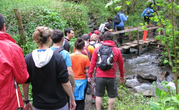 Paseo junto a los viejos molinos de Zeanuri