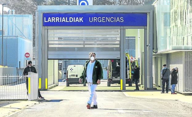 El PP denuncia esperas de «hasta seis horas» en las Urgencias de Txagorritxu