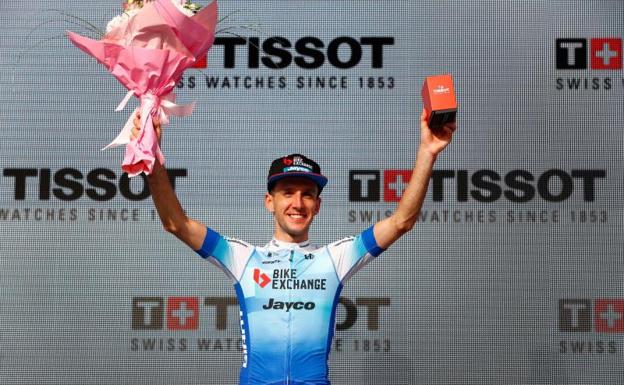 Simon Yates gana la 'crono' y Van der Poel retiene la maglia rosa