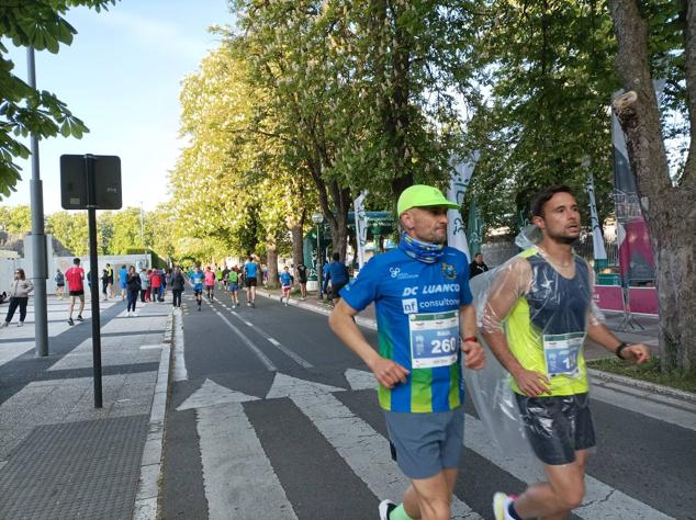 La prueba en imágenes: los 'runners' inundan Vitoria