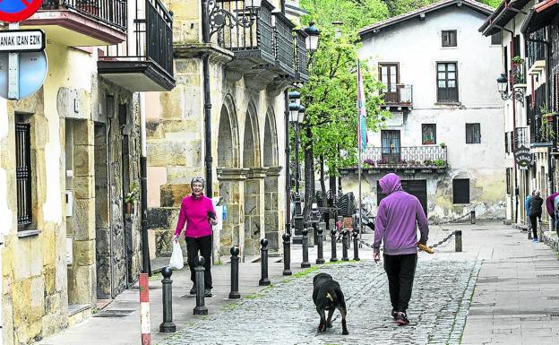 Un carpintero queda inconsciente tras caer de una escalera en Aramaio