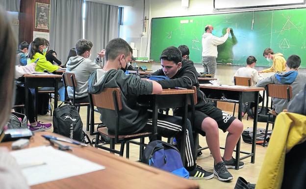 Educación empuja a muchos institutos vascos a recuperar la jornada partida diez años después