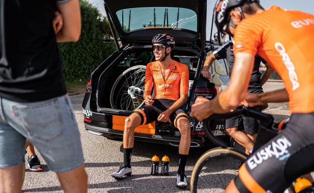 El ciclista del Euskaltel Gotzon Martín se recupera de una grave caída