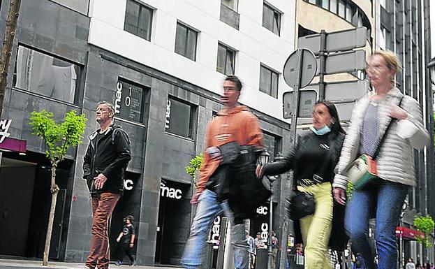 Una familia vizcaína paga 42 millones por el edificio de la FNAC de Bilbao
