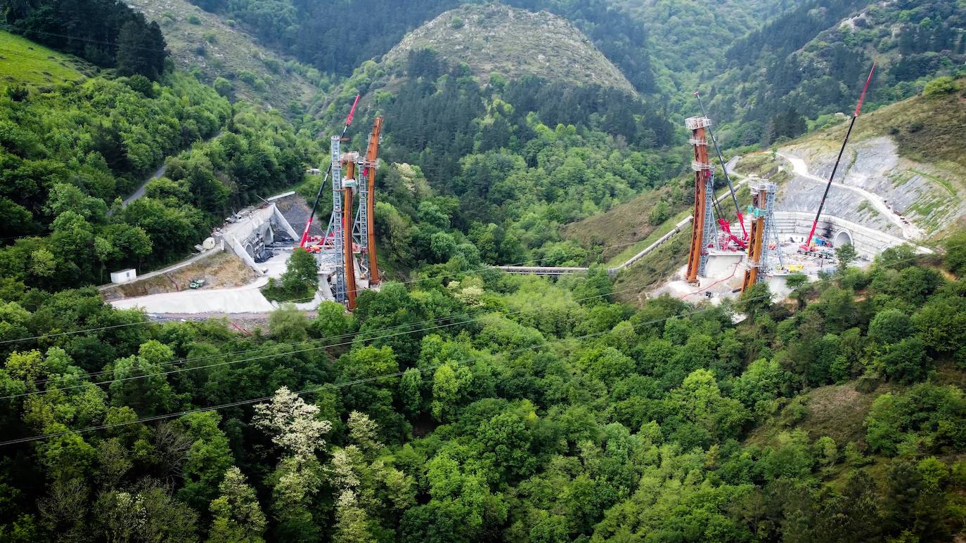 Así ha sido el montaje del primer viaducto sobre el Bolintxu