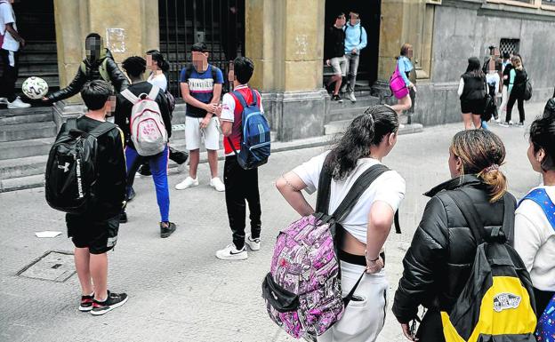 Directores y padres abogan por la jornada partida en los institutos vascos