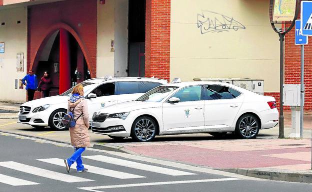 Doce taxistas contemplan denunciar al Ayuntamiento por sancionar las ausencias