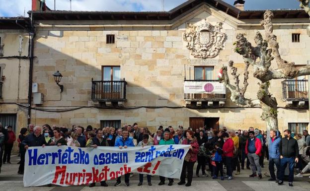 Los pueblos de la Llanada piden a Sagardui «compromisos y soluciones» con la atención primaria