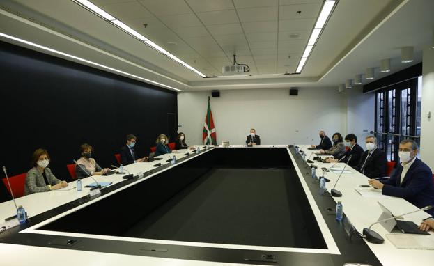 El alza generalizada de los precios llena las arcas de las haciendas vascas