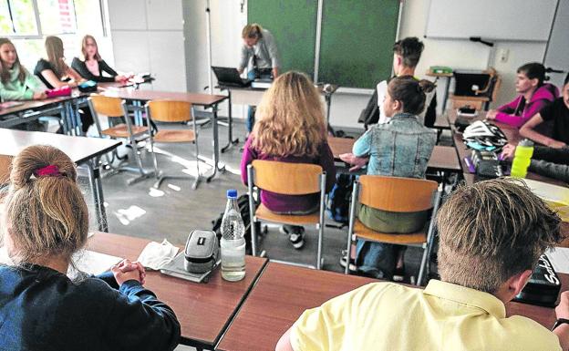 La falta de los temarios en Bachillerato complica la programación del próximo curso