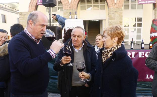 El Gobierno vasco facilitará a las bodegas etiquetar sus vinos con 'Viñedos de Álava'