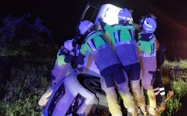 Dos heridos tras volcar un coche en Urkabustaiz