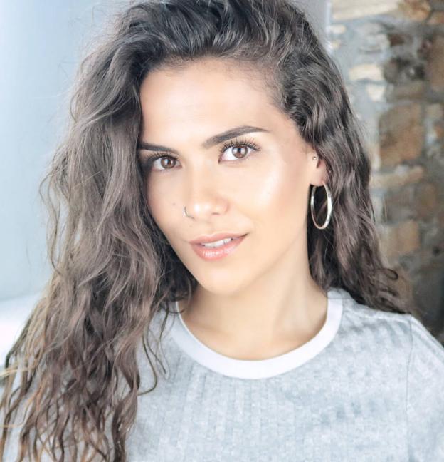 Naia, la 'influencer' vasca que triunfa con sus trucos para melenas rizadas