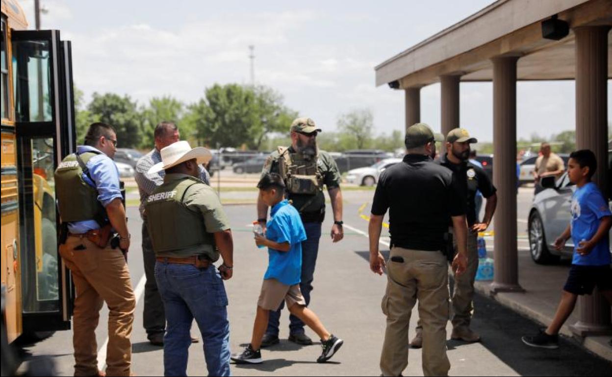 Mueren 18 niños y tres adultos en un tiroteo en una escuela de Texas | El Correo