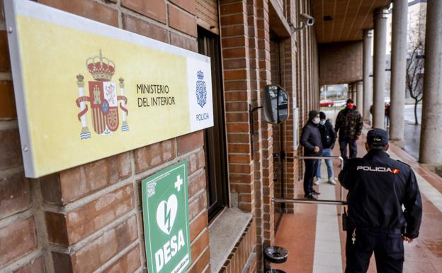 La espera para renovar el pasaporte en Vitoria se alarga casi dos meses