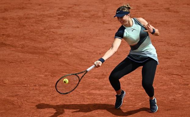 Badosa vence a sus miedos y sigue con paso firme en Roland Garros