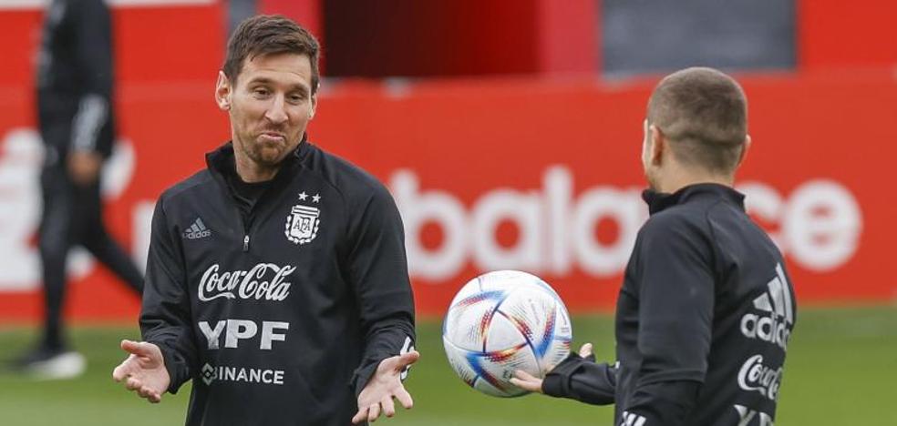Messi vuelve a ser feliz con Argentina en Lezama | El Correo