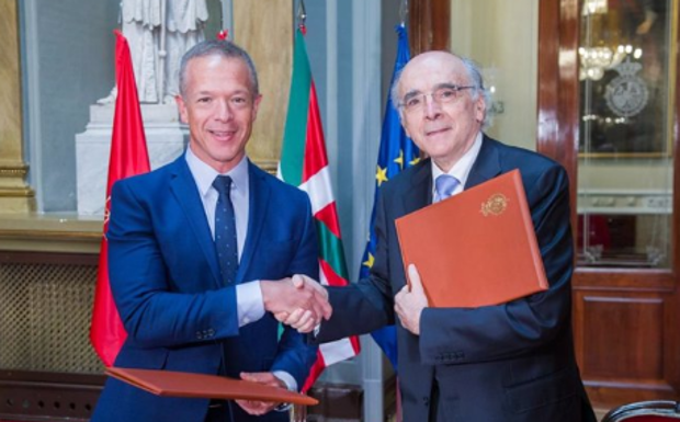 Euskaltzaindiak eta Senatuak euskara sustatzeko hitzarmena sinatu dute