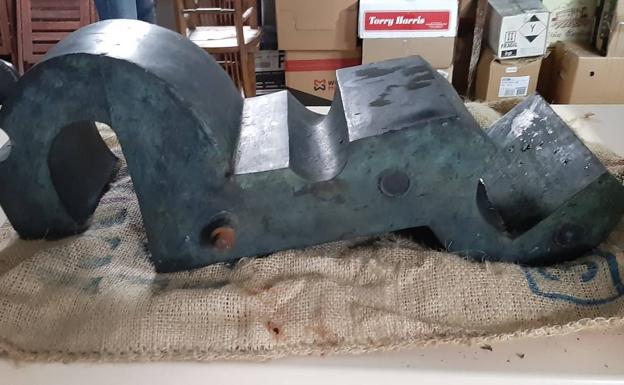 Araia planea restaurar la escultura 'Araba' de Néstor Basterretxea