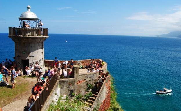 El acceso al Faro del Caballo se limitará a 300 personas por día con reserva previa