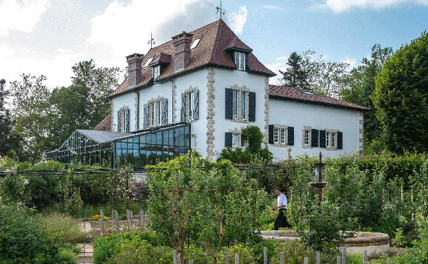 Una impresionante casa en el País Vasco francés donde comer, comprar antigüedades y celebrar eventos