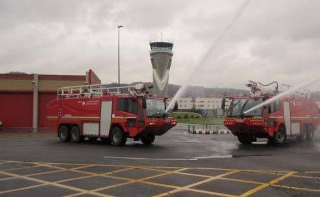 Una tablet mal apagada causa una alarma de incendio en un avión recién aterrizado en Loiu