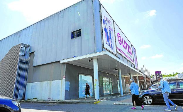 Zara se hace con el bazar chino de Artea para duplicar la superficie de su tienda