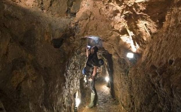 Visita a las minas de manganeso más antiguas de España en Belorado