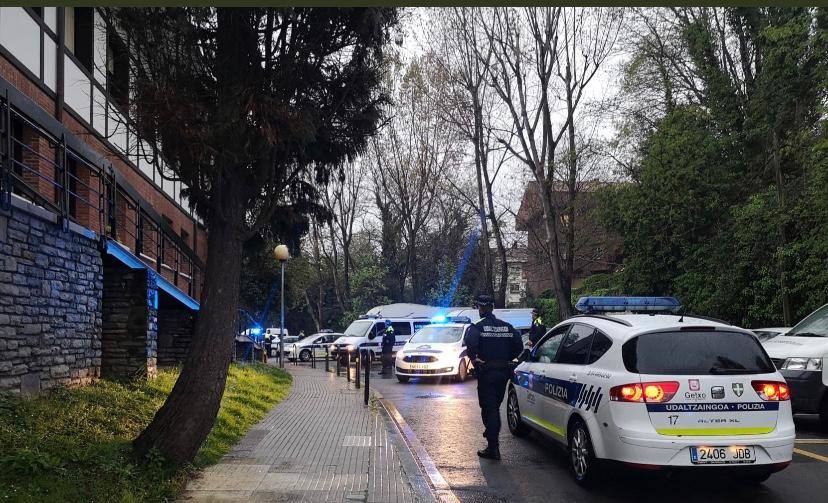 Detienen a tres jóvenes, uno de ellos menor, por robar con violencia una medalla de oro en Ereaga