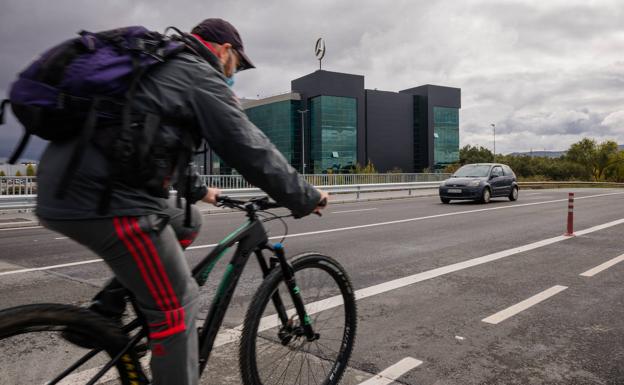 El Ayuntamiento plantea crear una 'app' móvil de «buses a demanda» a Júndiz