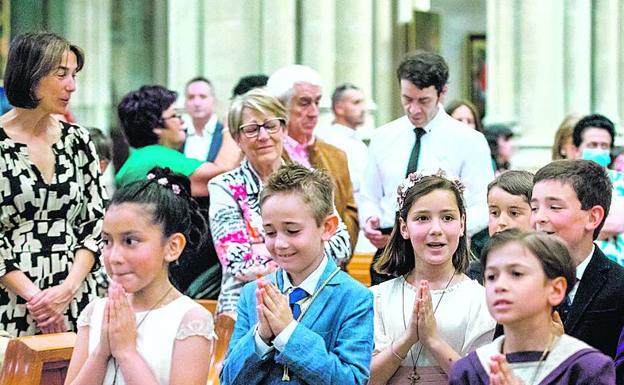 La iglesia de Zabalgana celebra el triple de comuniones que colegios religiosos