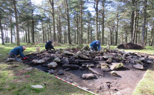 Hallan en el Oiz una variedad funeraria prehistórica inexistente en Bizkaia